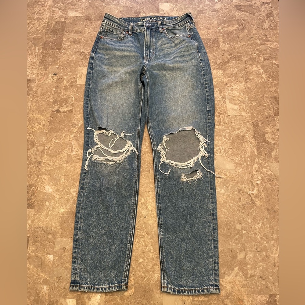 American Eagle Women’s  Strigid Distressed Jeans
